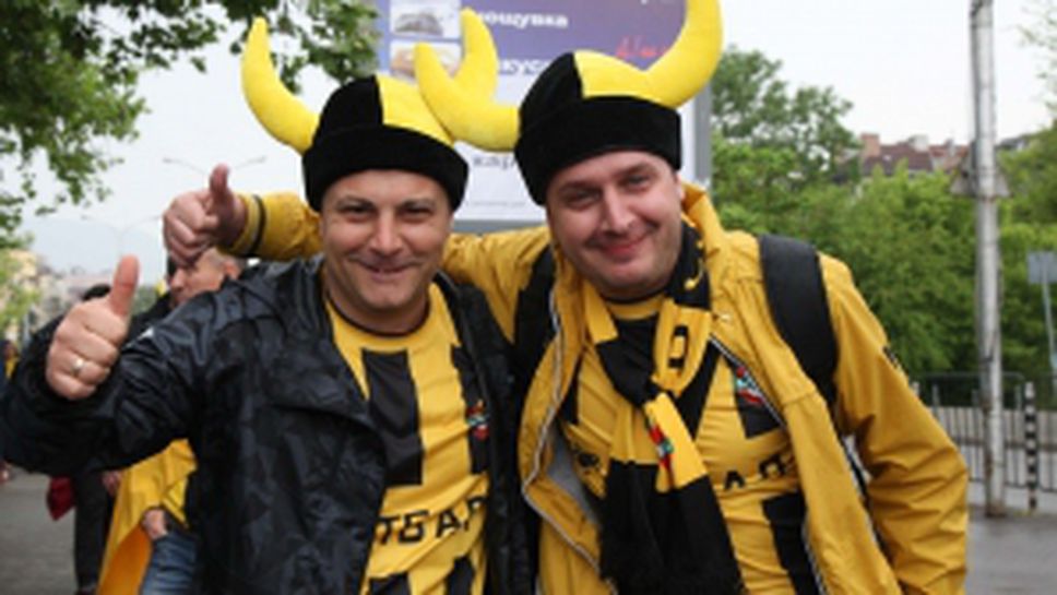 Феновете на Ботев превзеха стадион Васил Левски