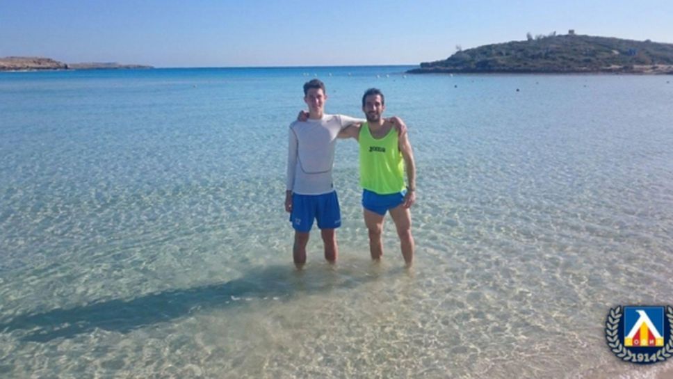 Левски на плажа в Кипър