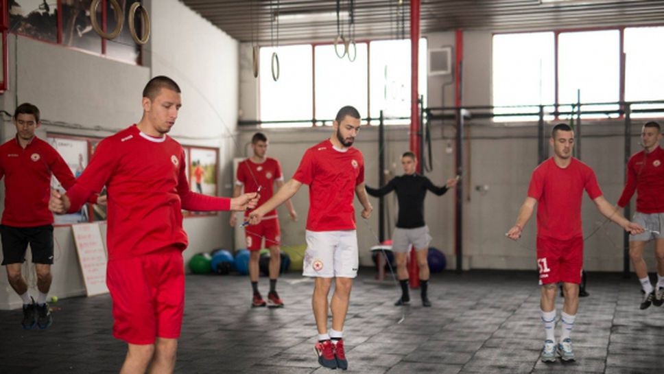 "Червените" на Вальо Илиев блъскат здраво във фитнеса