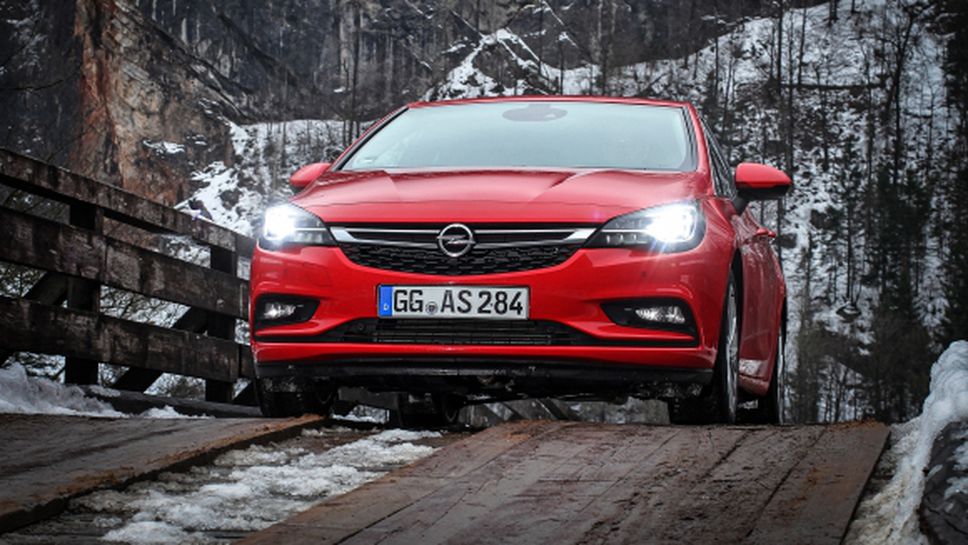 Opel Astra и матричните IntelliLux LED светлини печелят клиенти за марката