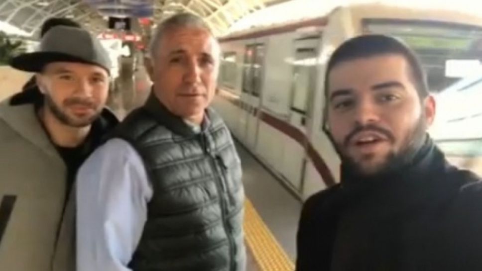 Стоичков се качи в софийското метро