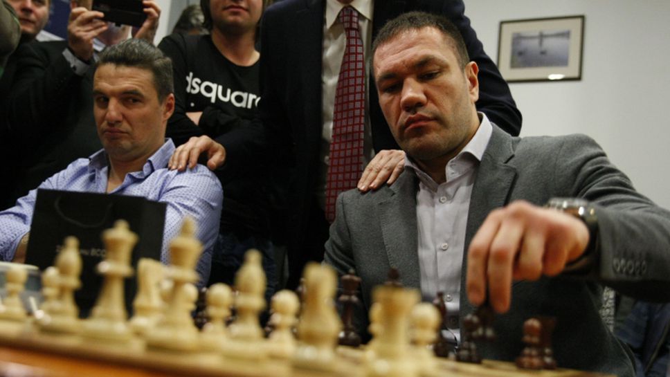 Пулев и Йовов играха шах с Веско Топалов във ВСС