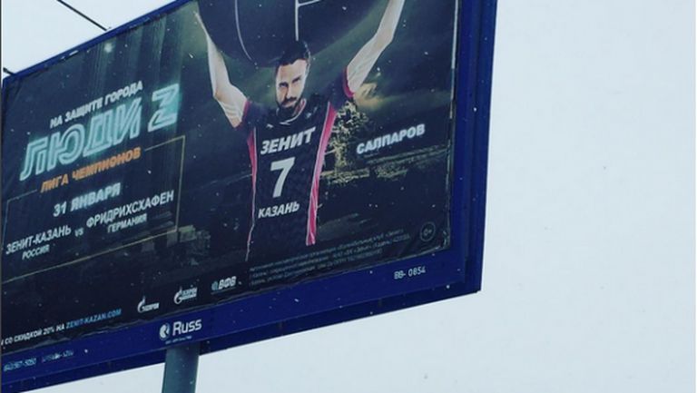 Теди Салпаров рекламира мач в Шампионската лига