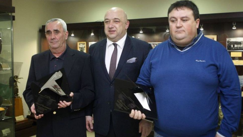 Жельо Станков и Боре Константинов с наградите за спортна журналистика „Люпи и Мичмана”