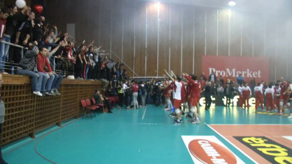 Радостта на волейболистите и феновете на ЦСКА след победата