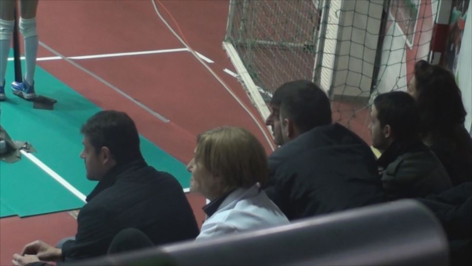 Сеферинов и Константинов на женски мач за Купата