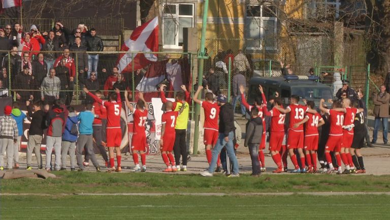 Фенове и футболисти празнуват победата на ЦСКА