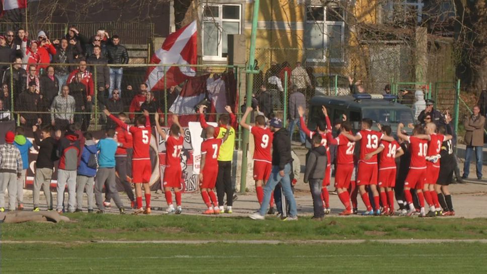 Фенове и футболисти празнуват победата на ЦСКА