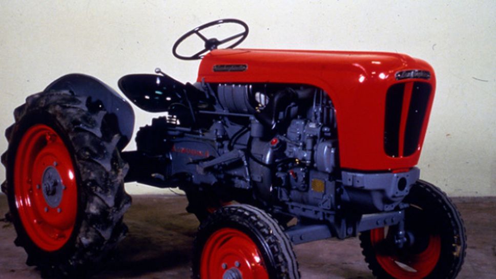 Трактор на Lamborghini на половин век бе продаден на търг за 15 хил.евро