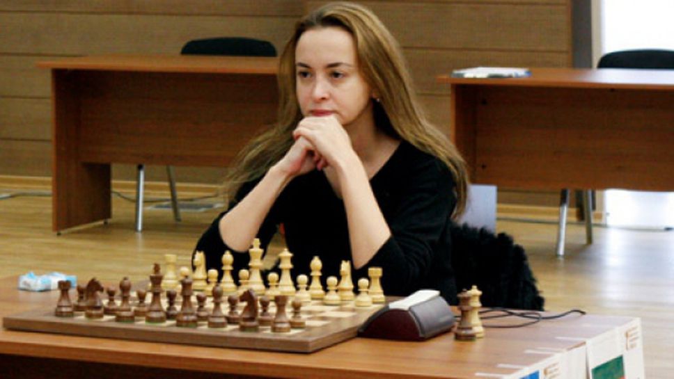 Антоанета Стефанова завърши реми в първата партия от втория кръг на Световното първенство
