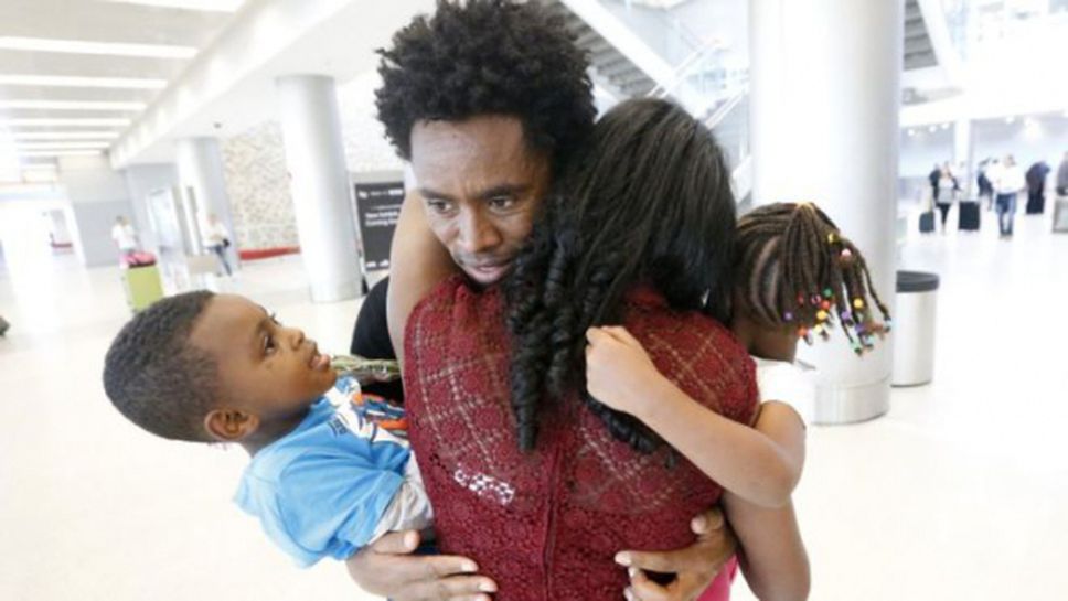 Протестиралият в Рио етиопец се срещна със семейството си