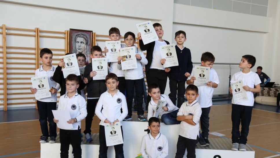 Учениците в "Камчия" почетоха паметта на Апостола със състезание по Лъвски скок