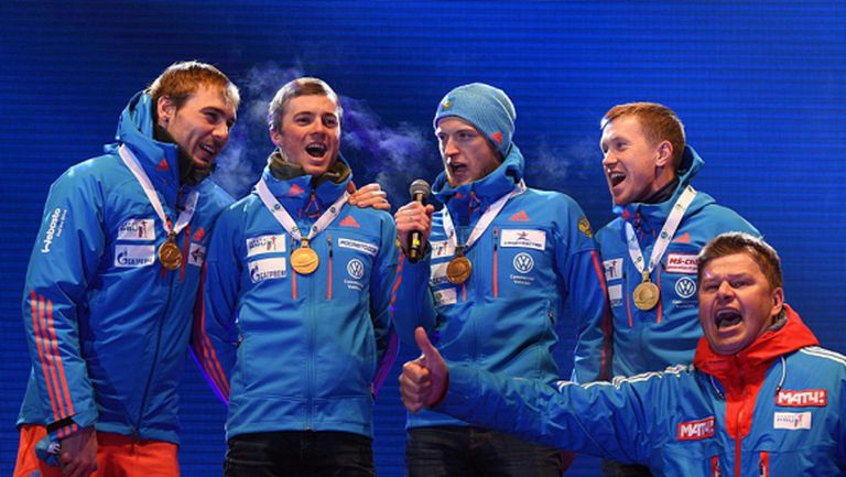 Шампионите в щафетата изпяха химна на Русия (видео + снимки)