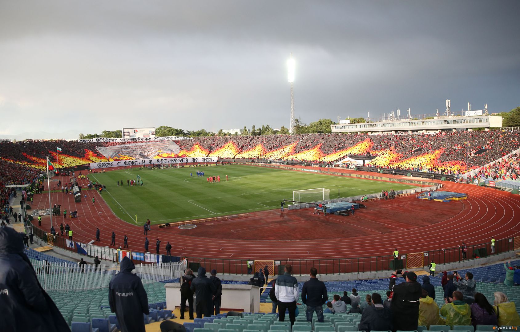  Феновете на ЦСКА по време на финала - част II 