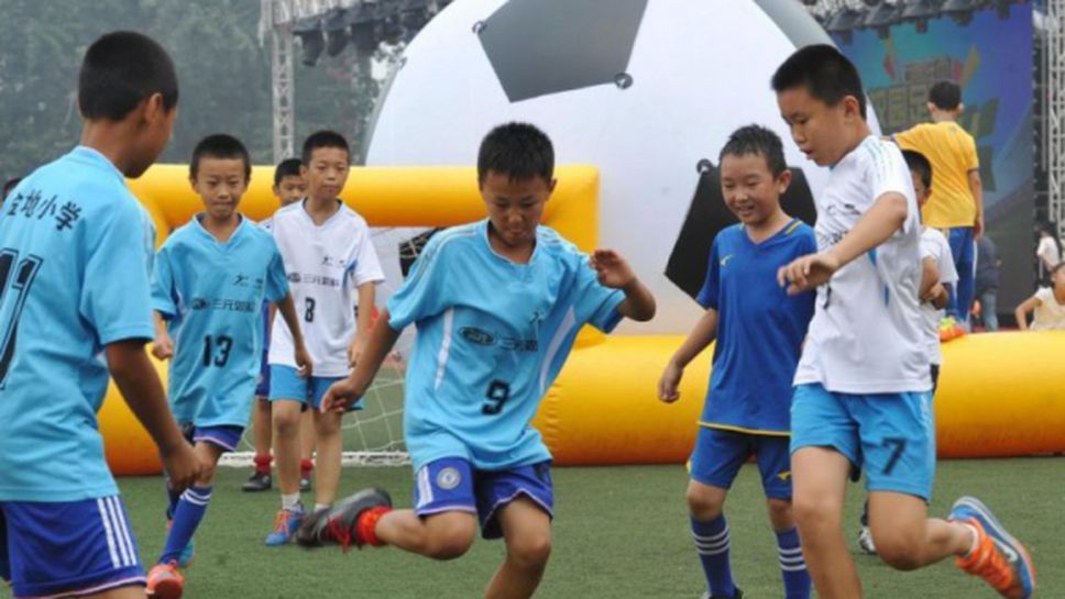 Китай отваря 50 000 футболни училища до 2025 година
