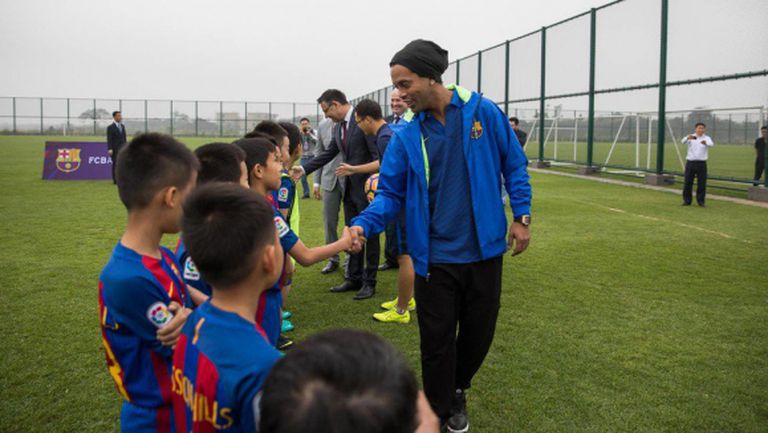 Барселона отваря футболна школа в Китай