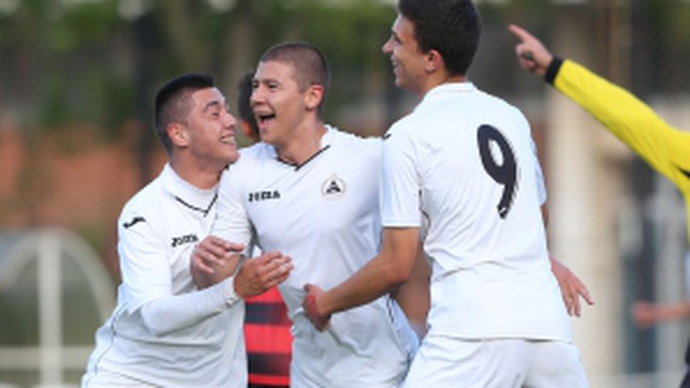 Славия победи Локо (ГО) с 6:0 и са шампиони в елитната юношеска група до 19