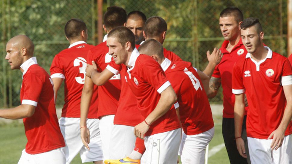 Валентин Илиев доволен от подготовката, похвали футболистите