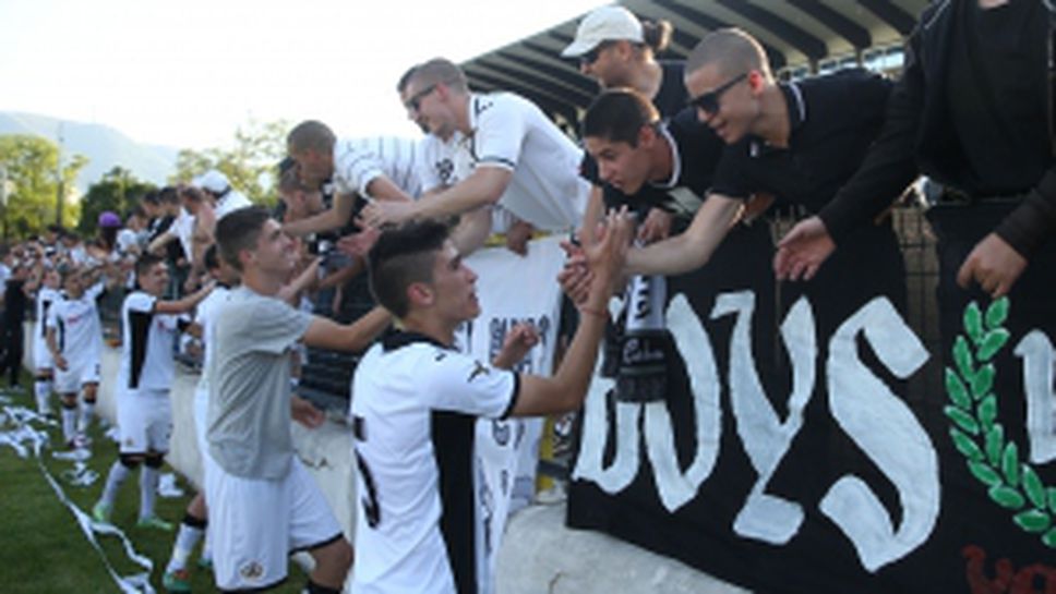 Футболисти и фенове на Славия празнуват класирането в Лига Европа