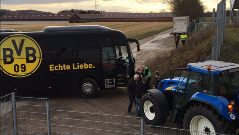 Трактор и проблем с пържените картофи доукрасиха визитата на Дортмунд за купата