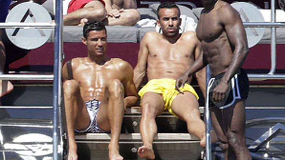 Кристиано презарежда батериите в мъжка компания