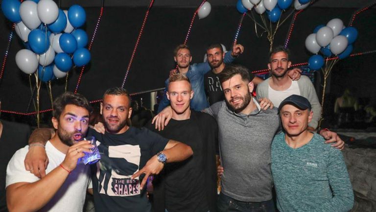 "Сините" празнуват до малките часове победата срещу ЦСКА-София