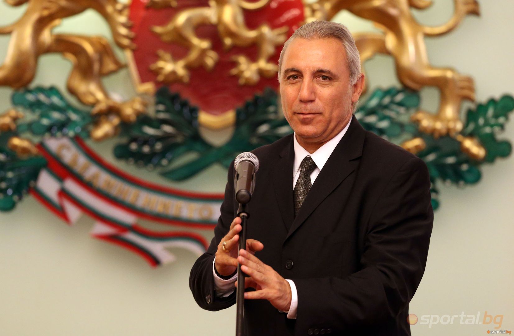 Росен Плевнелиев удостои Христо Стоичков с "Почетен знак" на Република България