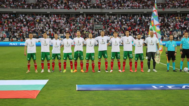  Националите облякоха фланелки с лика на Тодор Неделев 