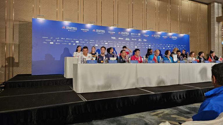 Лоренцо Мичели треньорът на женския национален отбор участва в официалната