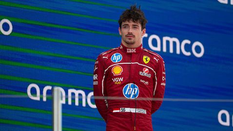  Медиите в Италия: Бъдещето на Леклер във Ферари не е несъмнено 