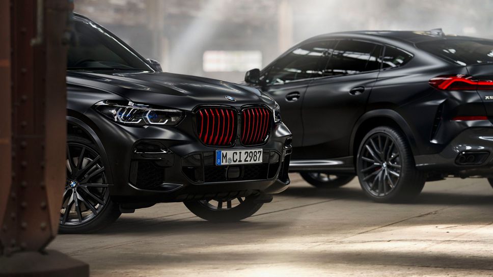 Лимитирани специални модели Black Vermilion на BMW X5 и BMW X6 , както и BMW X7