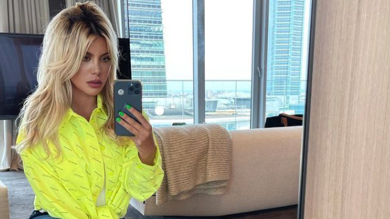 Уанда Нара се разголи в Италия