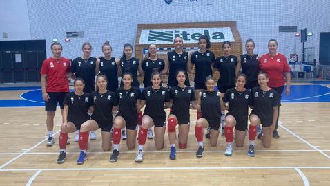  Девойките до 19 години изиграха три контроли с Румъния 