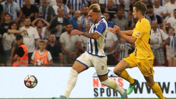 В днешната среща гостите поведоха с два гола в началото