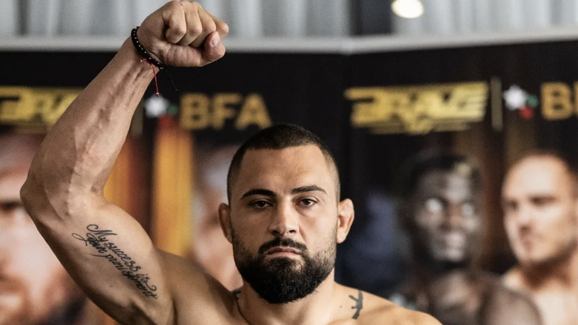 Пламен Пенчев нокаутира алжирец за да донесе трета победа за