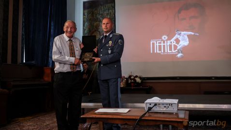 От "Армията": Нека сведем глава за бащата на ЦСКА