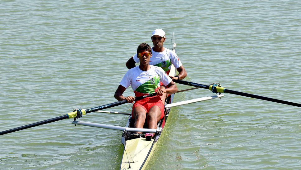Две български лодки продължават на полуфиналите на Световното по гребане