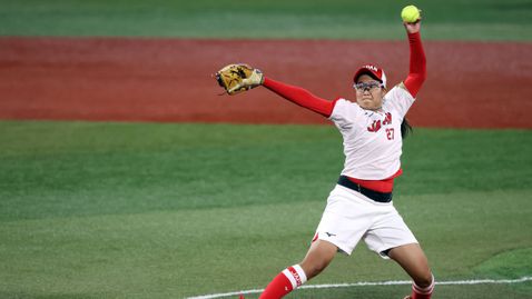 Кметът на Нагоя унищожи със зъби златния олимпийски медал на състезателка по софтбол