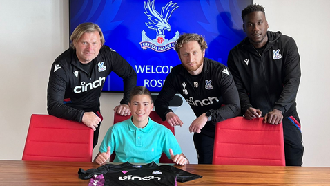 Млад български вратар подписа с Кристъл Палас