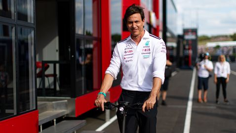 Волф: Скоро ще има новини за договора на Джордж