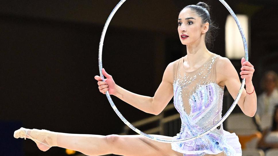 Ефросина Ангелова променя стила на Ева Брезалиева в новите ѝ съчетания