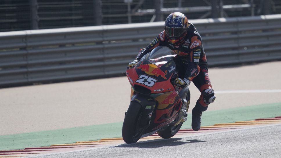 Въпреки контузия в ръката, Фернандес разби конкуренцията в Moto2 в Арагон