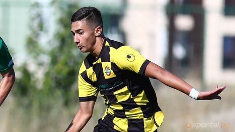  Футболист на Ботев (Пд) свети за младежите на Палестина 