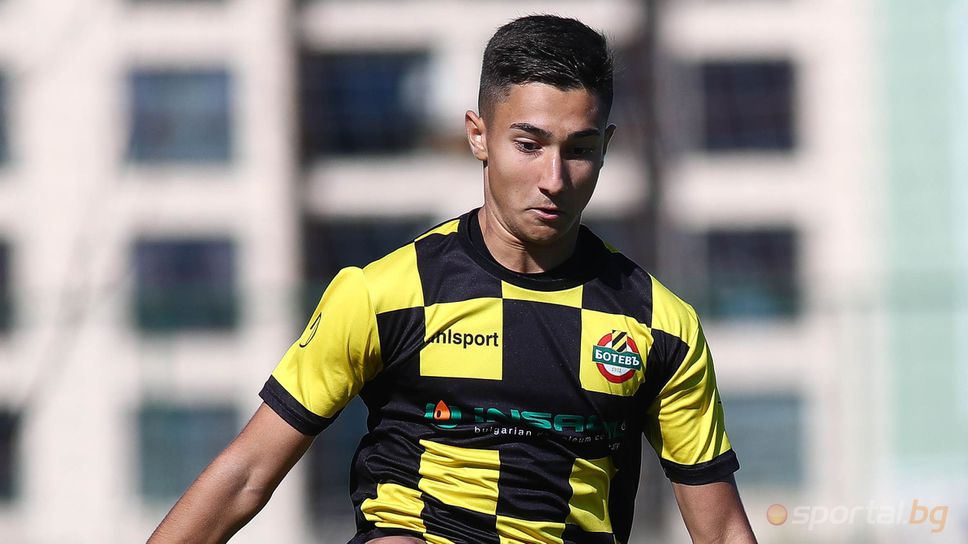 Монир Ал Бадарин е футбoлист на Вихрен Сандански Той е