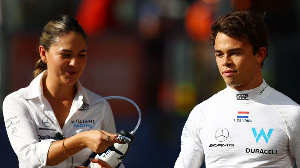 Какво каза Верстапен на Де Врийс преди старта