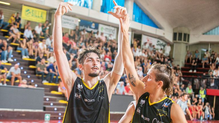 Българският баскетболист Борислав Младенов е звездата на италианския тим Виртус