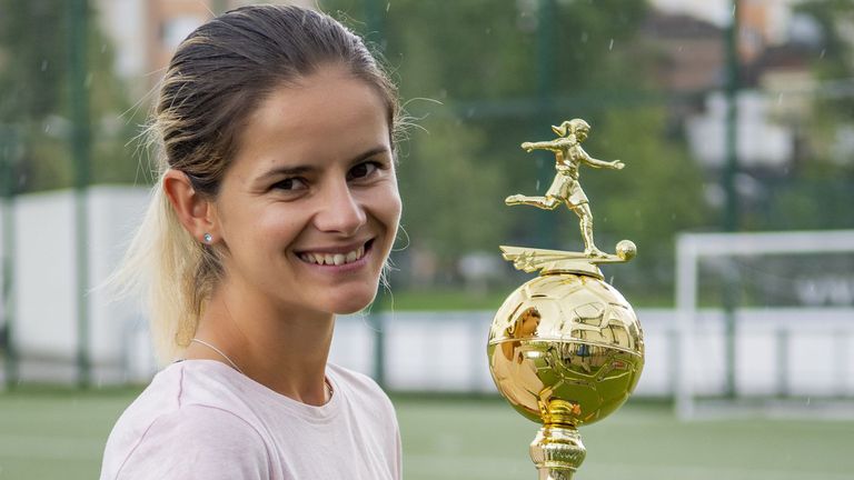 Вероника Гоцева получи наградата си за най добра футболистка в женския