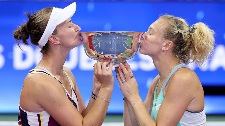 Олимпийските шампиони и поставените под номер 3 в схемата Барбора