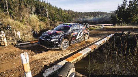 Грешка на Рованпера даде първото място в Чили на Еванс, Грязин е трети в WRC2