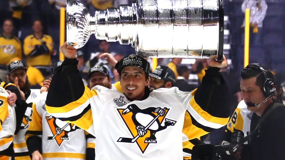 Легендарният вратар Марк Андре Фльори подписа договор със своя първи отбор